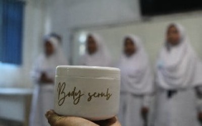 PBA SMP MBS ZAM-ZAM, SANTRI MENGOLAH MINYAK JELANTAH MENJADI SABUN AROMA REMPAH